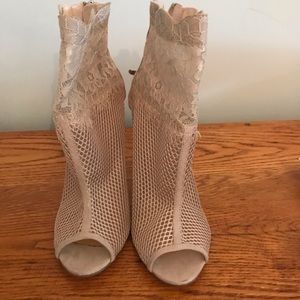 Chinese Laundry mesh nude jeopardy 4 1/2” heels